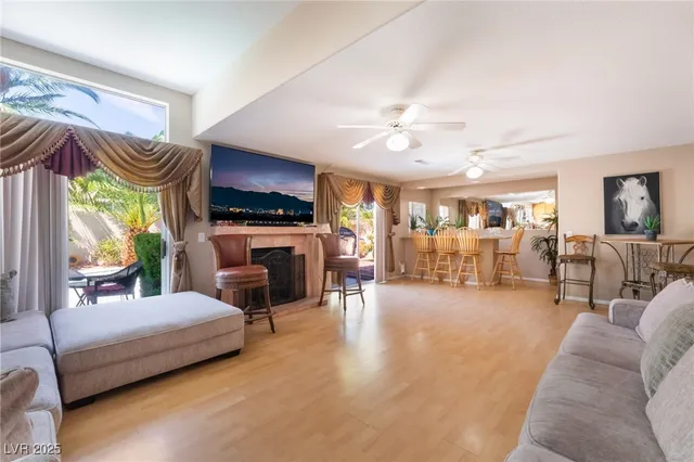 $699,999 | 7504 Heather Knoll Circle, Las Vegas, NV 89129