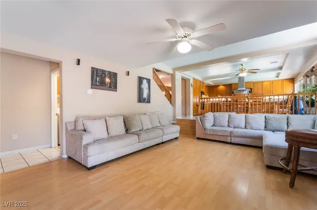 $699,999 | 7504 Heather Knoll Circle, Las Vegas, NV 89129