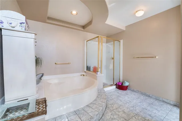 $699,999 | 7504 Heather Knoll Circle, Las Vegas, NV 89129