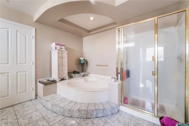 $699,999 | 7504 Heather Knoll Circle, Las Vegas, NV 89129