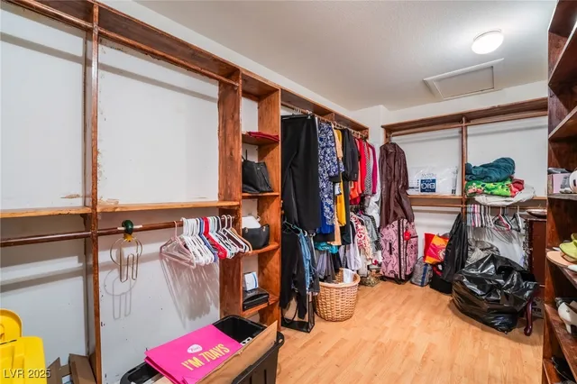 $699,999 | 7504 Heather Knoll Circle, Las Vegas, NV 89129