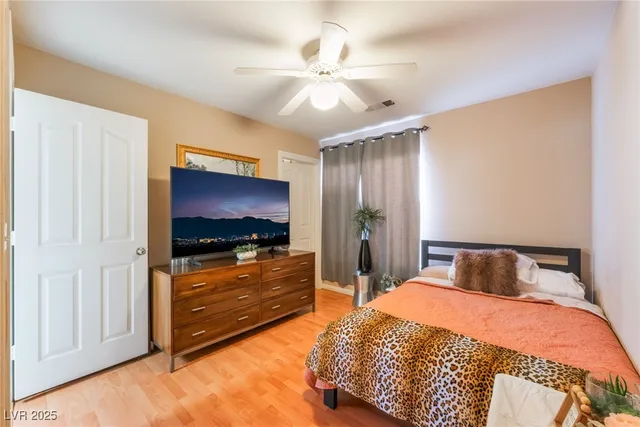 $699,999 | 7504 Heather Knoll Circle, Las Vegas, NV 89129