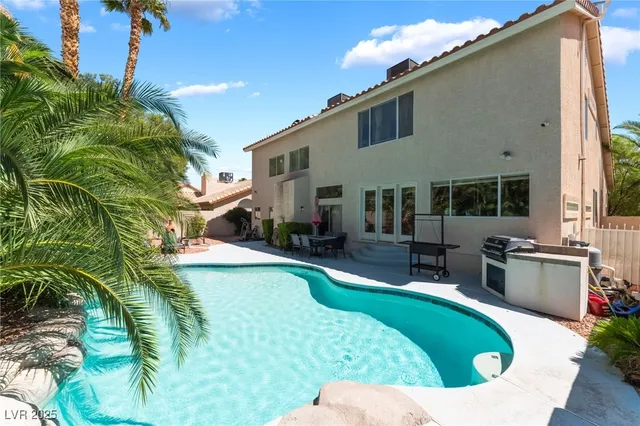 $699,999 | 7504 Heather Knoll Circle, Las Vegas, NV 89129