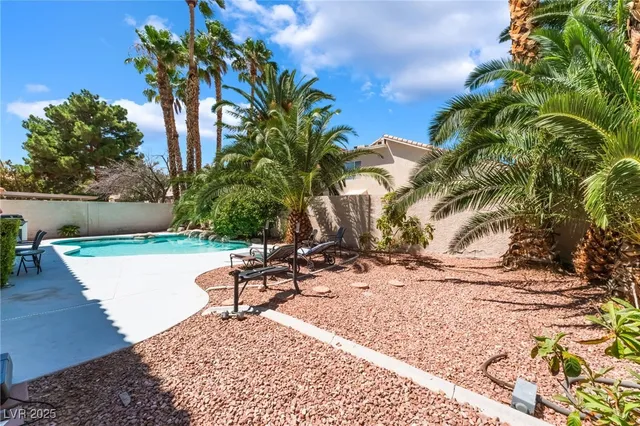 $699,999 | 7504 Heather Knoll Circle, Las Vegas, NV 89129