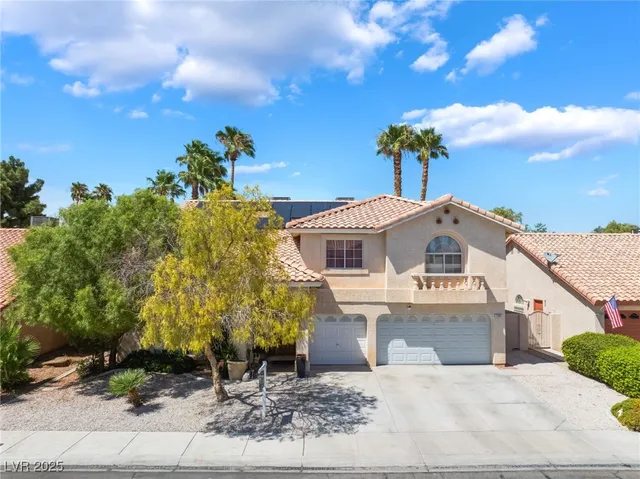 $699,999 | 7504 Heather Knoll Circle, Las Vegas, NV 89129
