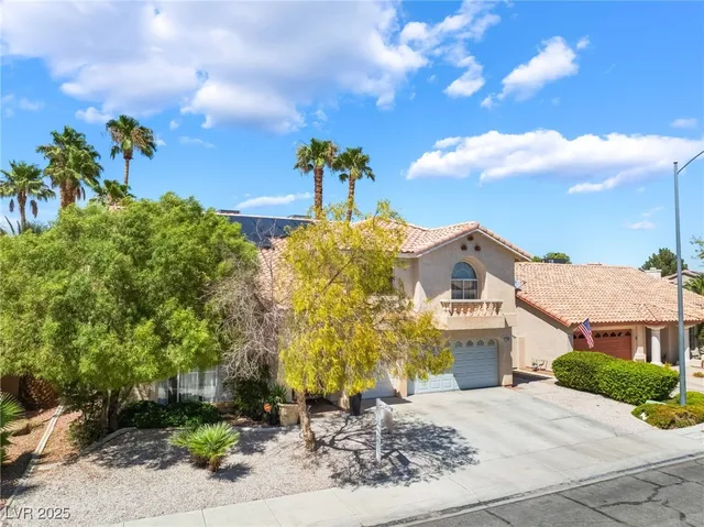 $699,999 | 7504 Heather Knoll Circle, Las Vegas, NV 89129