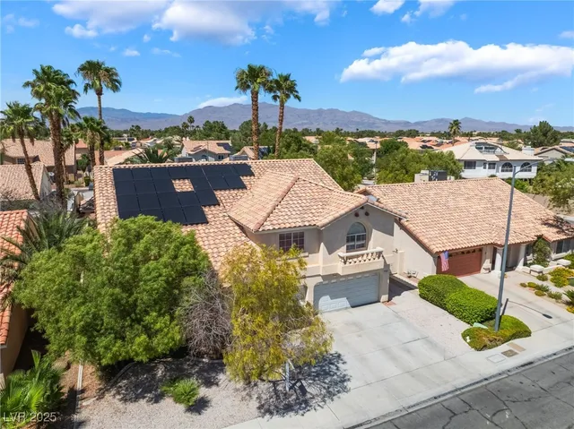 $699,999 | 7504 Heather Knoll Circle, Las Vegas, NV 89129