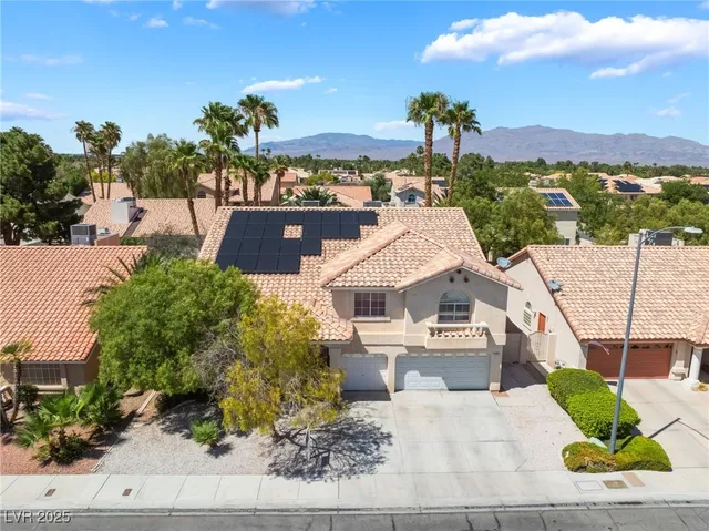 $699,999 | 7504 Heather Knoll Circle, Las Vegas, NV 89129