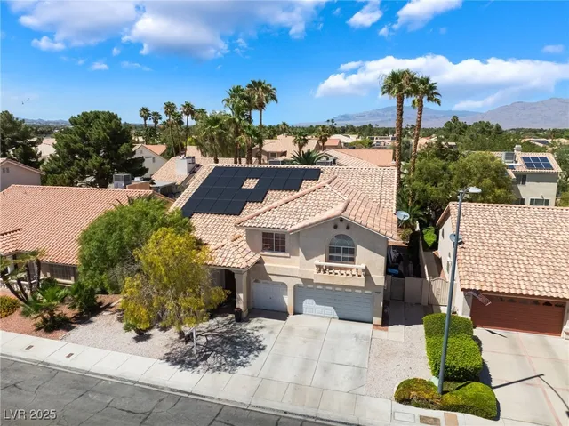 $699,999 | 7504 Heather Knoll Circle, Las Vegas, NV 89129