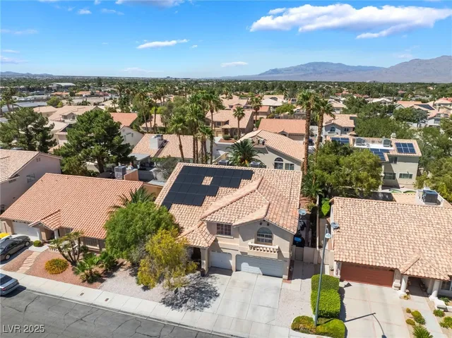 $699,999 | 7504 Heather Knoll Circle, Las Vegas, NV 89129