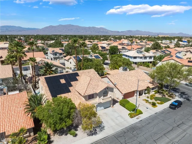 $699,999 | 7504 Heather Knoll Circle, Las Vegas, NV 89129