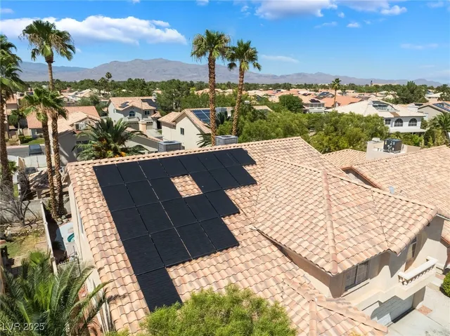 $699,999 | 7504 Heather Knoll Circle, Las Vegas, NV 89129