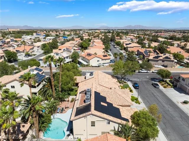 $699,999 | 7504 Heather Knoll Circle, Las Vegas, NV 89129