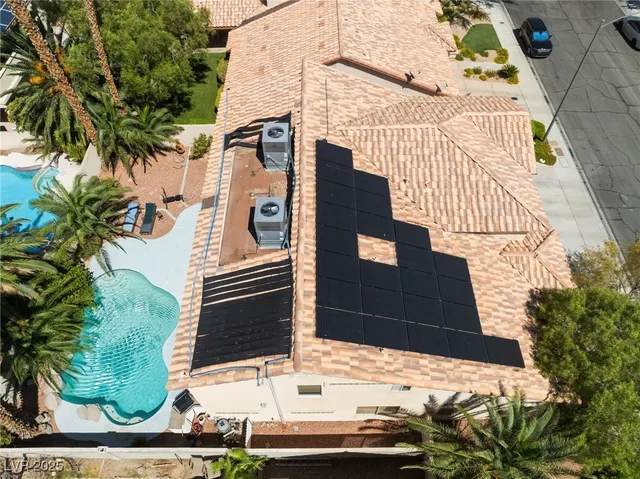 $699,999 | 7504 Heather Knoll Circle, Las Vegas, NV 89129