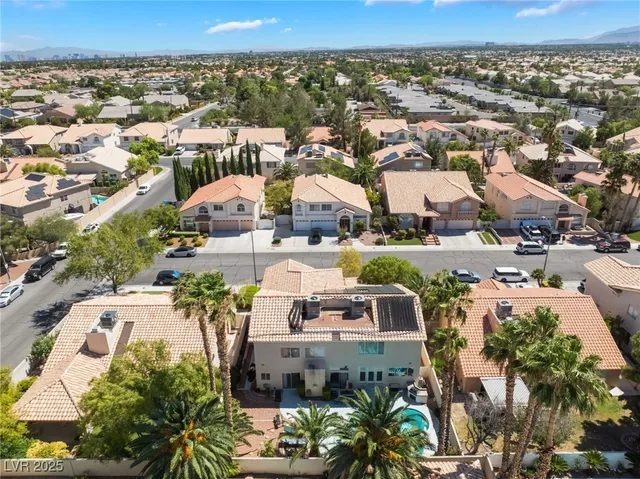 $699,999 | 7504 Heather Knoll Circle, Las Vegas, NV 89129