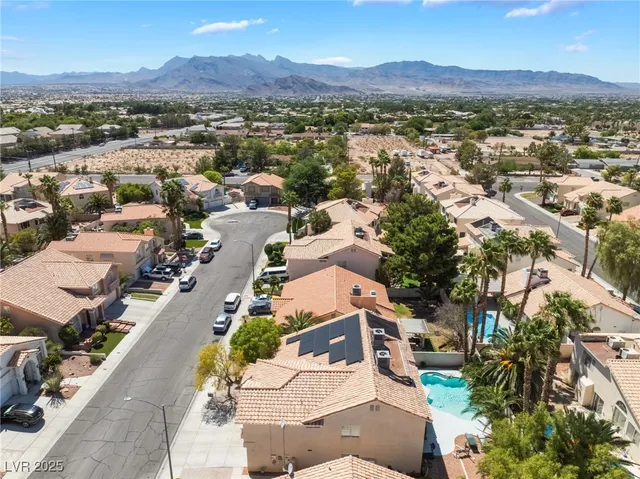 $699,999 | 7504 Heather Knoll Circle, Las Vegas, NV 89129