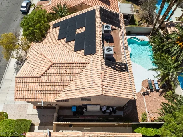 $699,999 | 7504 Heather Knoll Circle, Las Vegas, NV 89129