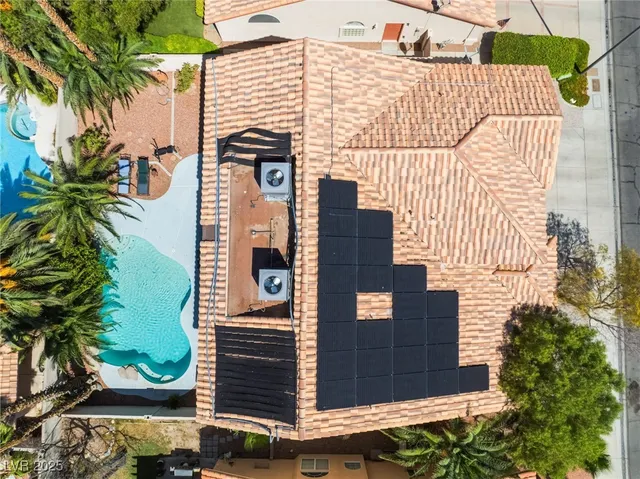 $699,999 | 7504 Heather Knoll Circle, Las Vegas, NV 89129