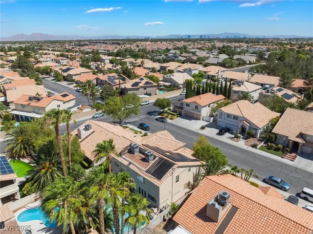 $699,999 | 7504 Heather Knoll Circle, Las Vegas, NV 89129