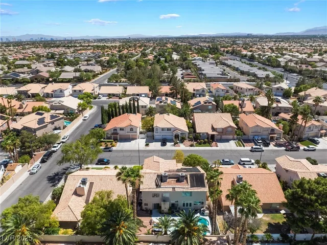 $699,999 | 7504 Heather Knoll Circle, Las Vegas, NV 89129