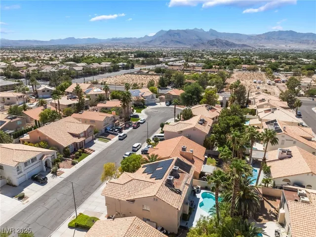 $699,999 | 7504 Heather Knoll Circle, Las Vegas, NV 89129