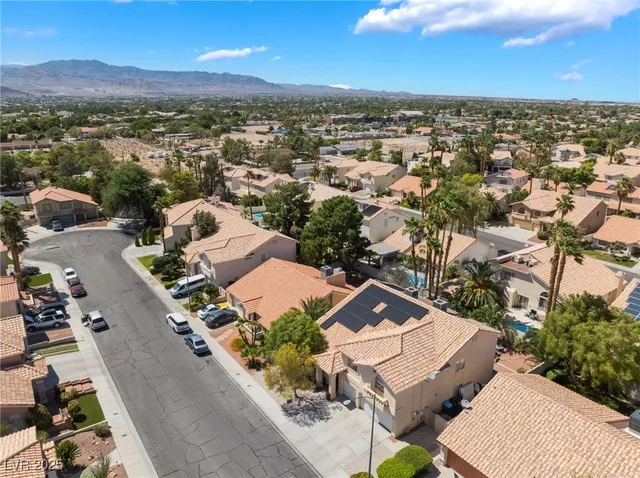 $699,999 | 7504 Heather Knoll Circle, Las Vegas, NV 89129