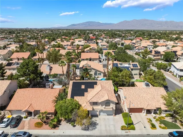 $699,999 | 7504 Heather Knoll Circle, Las Vegas, NV 89129