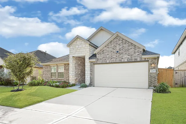 $379,999 | 11235 Stirton Drive, Tomball, TX 77375