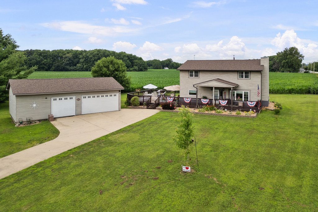 1814 Big Island Road Rock Island, IL 61201 - Photo 3 of 60