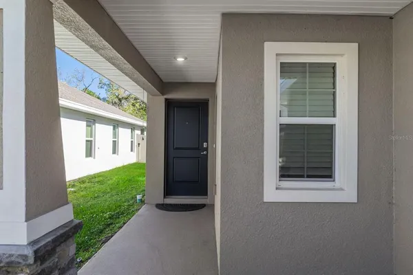 a view of an entryway of the house