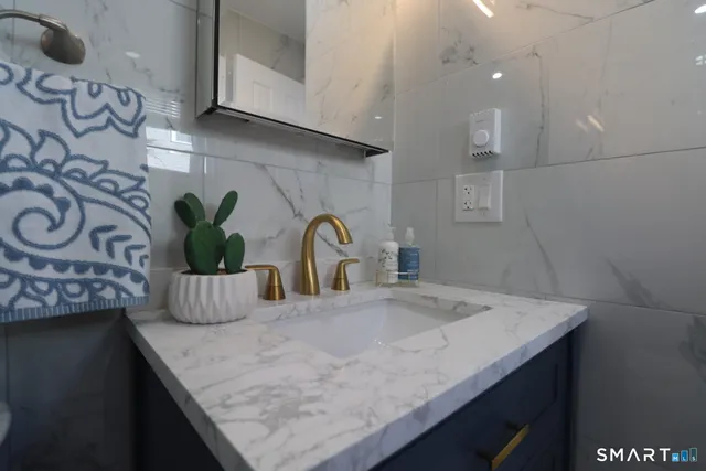 a close view of sink and tap