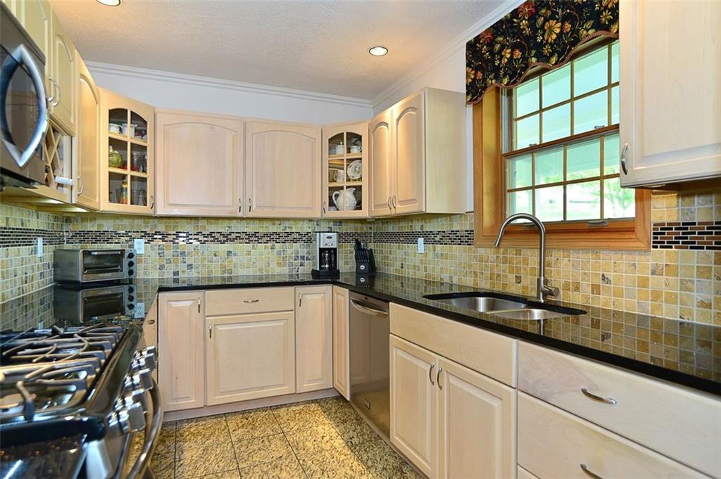 172 McMichael Road Pittsburgh, PA 15205 - Photo 3 of 25 Kitchen