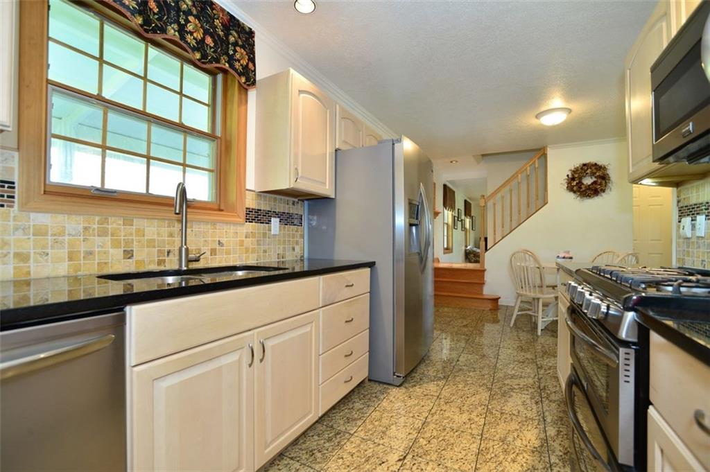 172 McMichael Road Pittsburgh, PA 15205 - Photo 4 of 25 Kitchen
