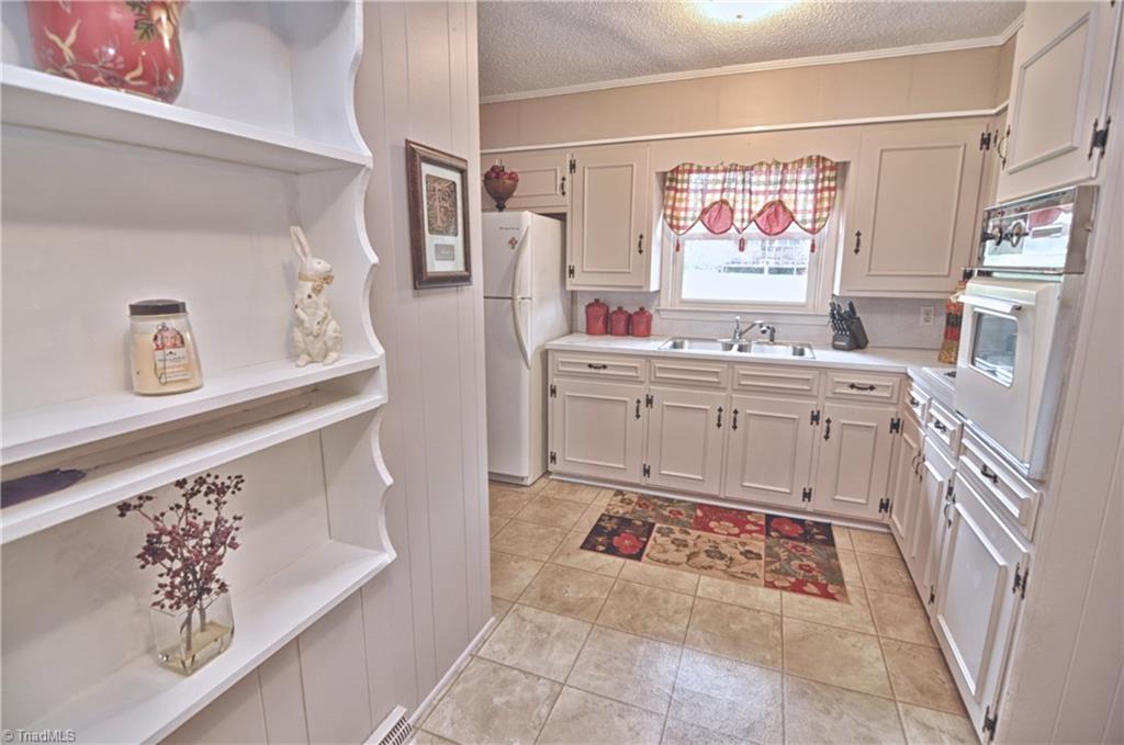 117 Cloverdale Road Lexington, NC 27295 - Photo 3 of 20 Gallery Image 3