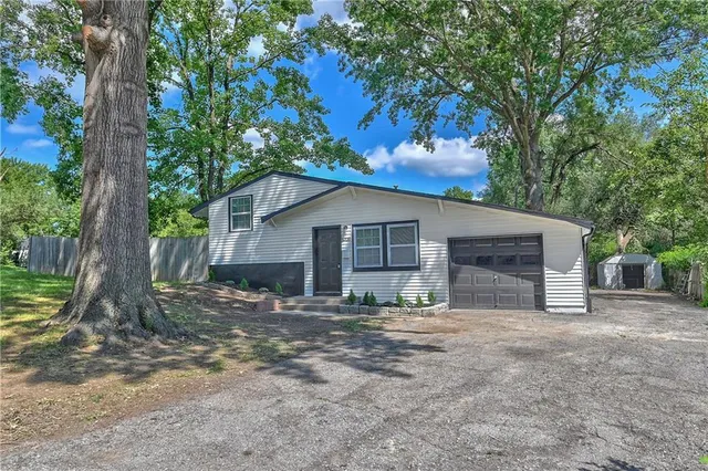 $199,000 | 8208 East 114th Street, Kansas City, MO 64134