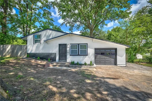 $199,000 | 8208 East 114th Street, Kansas City, MO 64134