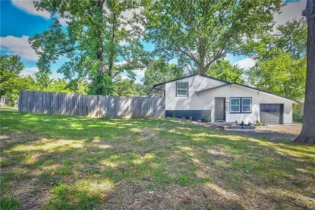 $199,000 | 8208 East 114th Street, Kansas City, MO 64134