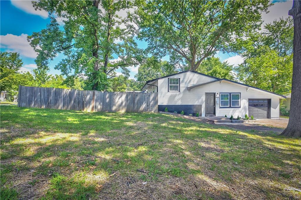 8208 East 114th Street Kansas City, MO 64134 - Photo 3 of 19