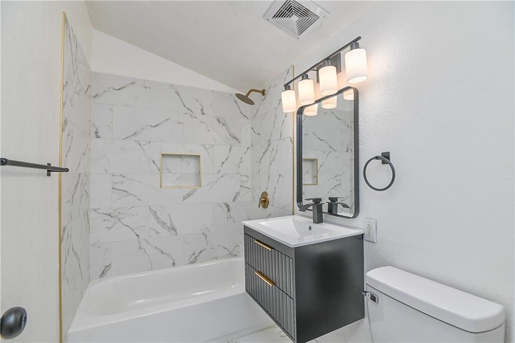 8208 East 114th Street Kansas City, MO 64134 - Photo 9 of 19