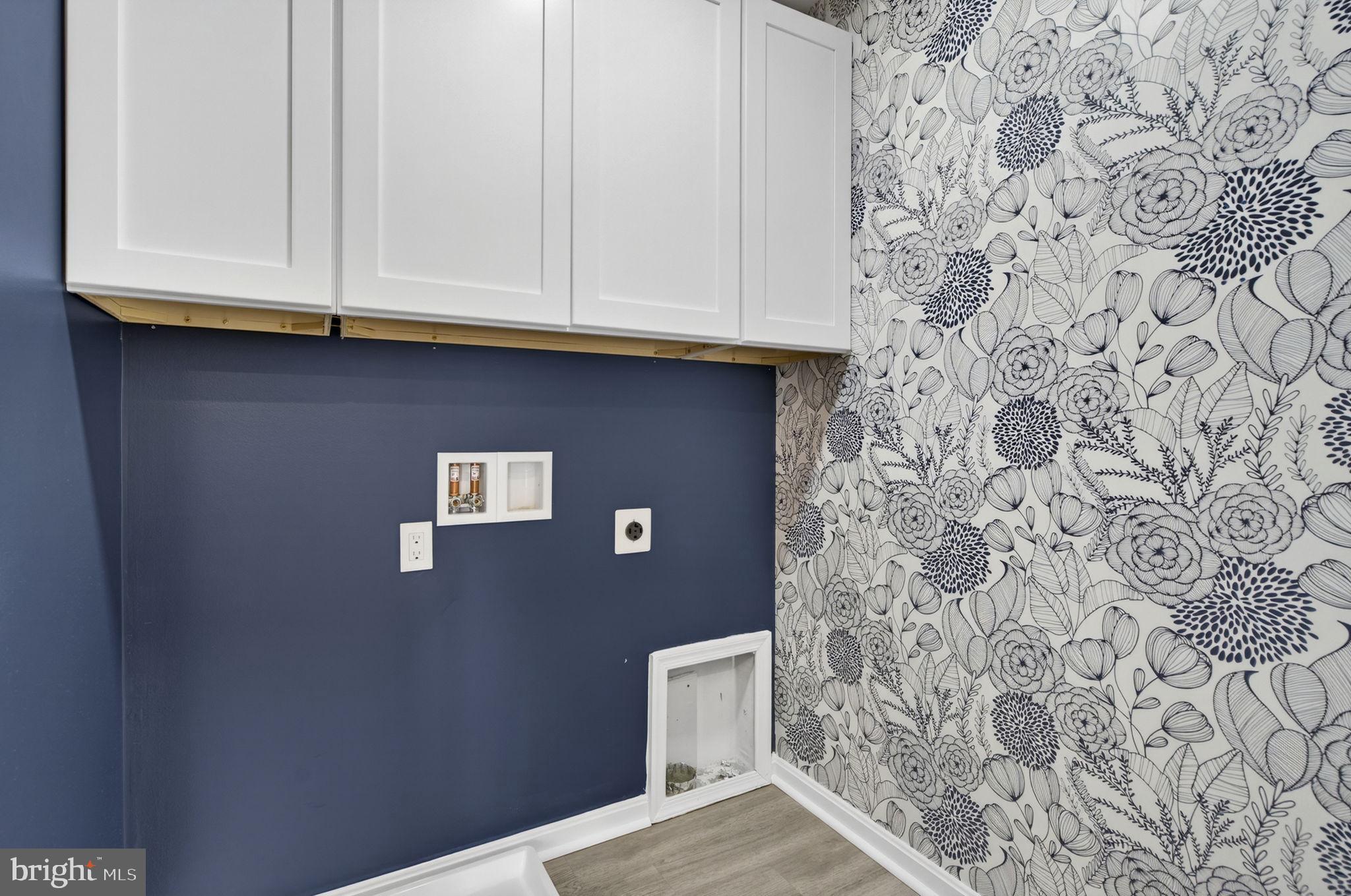 43132 Butterfly Way Leesburg, VA 20176 - Photo 41 of 63 Bedroom level laundry!