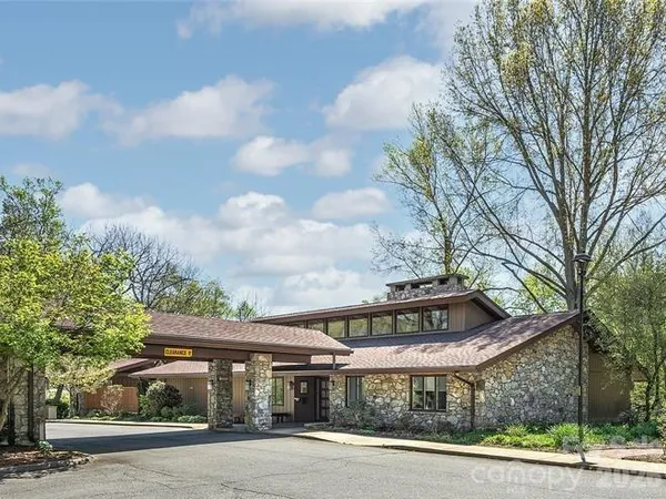 $585,000 | 521 Crowfields Lane, Asheville, NC 28803