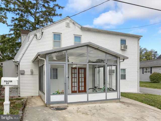 $190,000 | 104 Paxton Street, Highspire, PA 17034