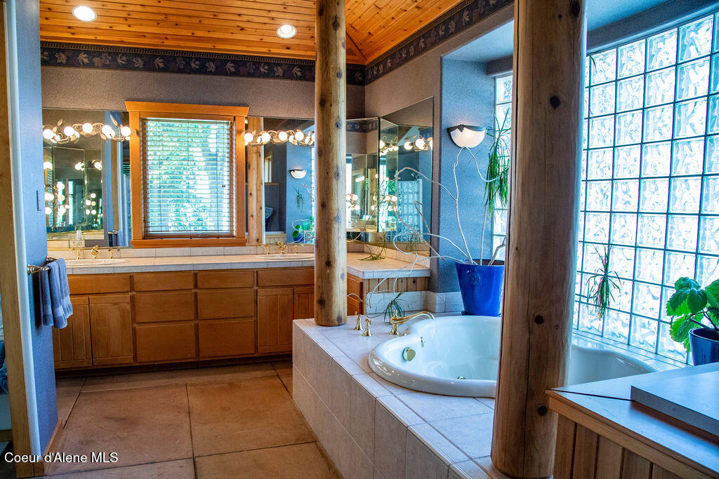 440 Pringle Hope, ID 83836 - Photo 32 of 46 Enjoy the soaking tub