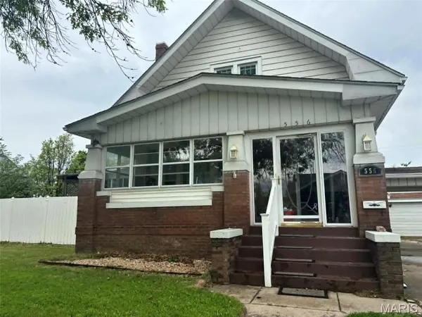 $155,700 | 556 Whitelaw Avenue, Wood River, IL 62095