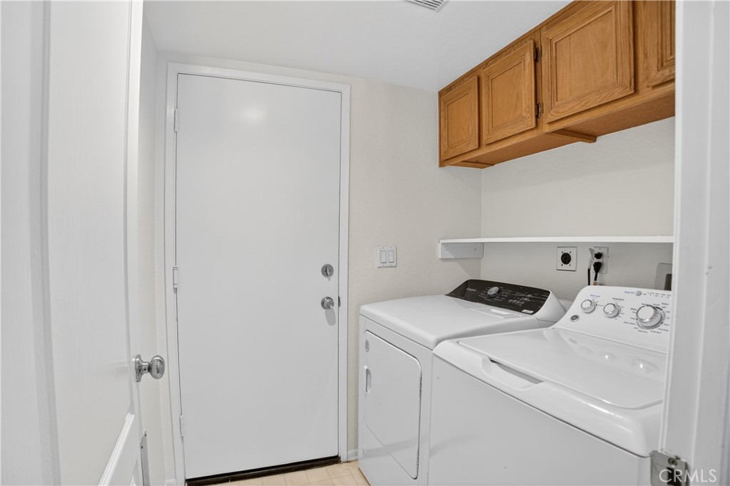 540 Fairfield Road Simi Valley, CA 93065 - Photo 13 of 47 a utility room with dryer and washer