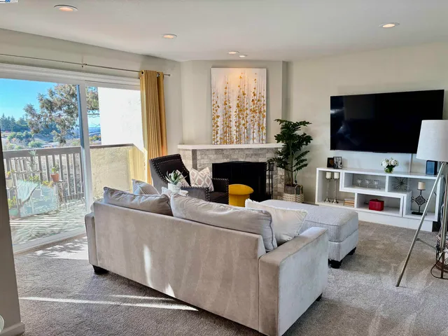 $370,000 | 21109 Gary Drive, Unit 206, Hayward, CA 94546