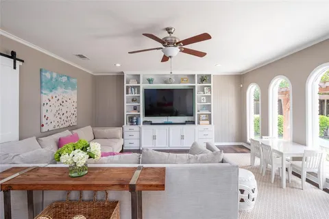 $950,000 | 3352 Princess Lane, Dallas, TX 75229
