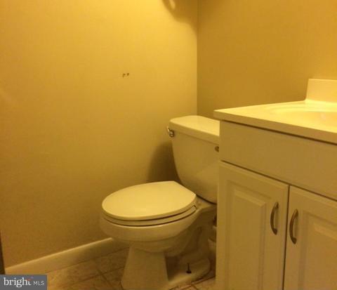 2220 Castle Rock Square, Unit 11C Reston, VA 20191 - Photo 12 of 18 Bath