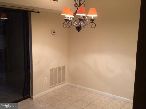 2220 Castle Rock Square, Unit 11C Reston, VA 20191 - Photo 14 of 18 Dining Room
