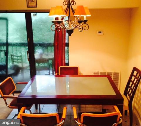 2220 Castle Rock Square, Unit 11C Reston, VA 20191 - Photo 6 of 18 Dining Room
